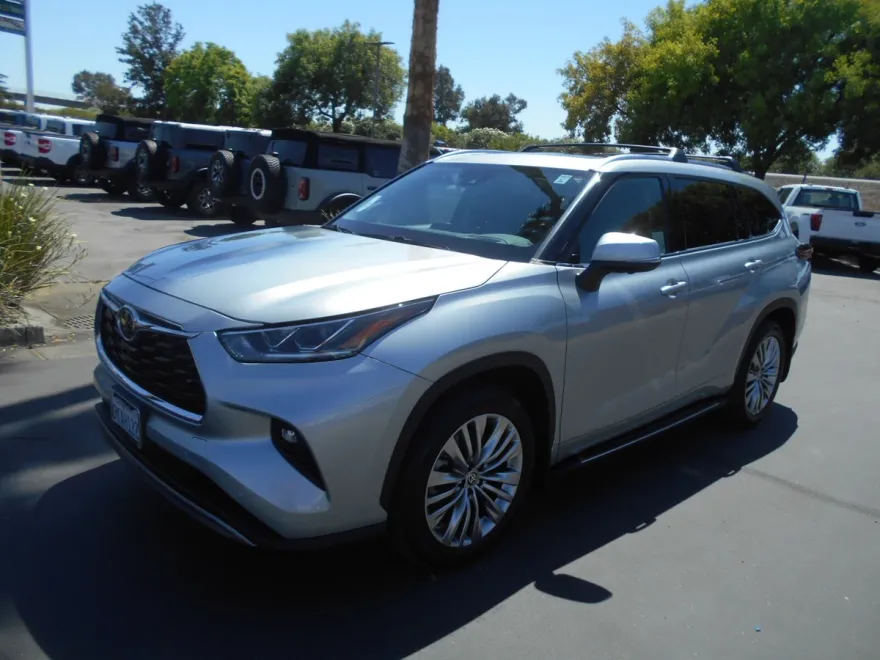 2023 Toyota Highlander Limited Platinum XLE XSE photo 1