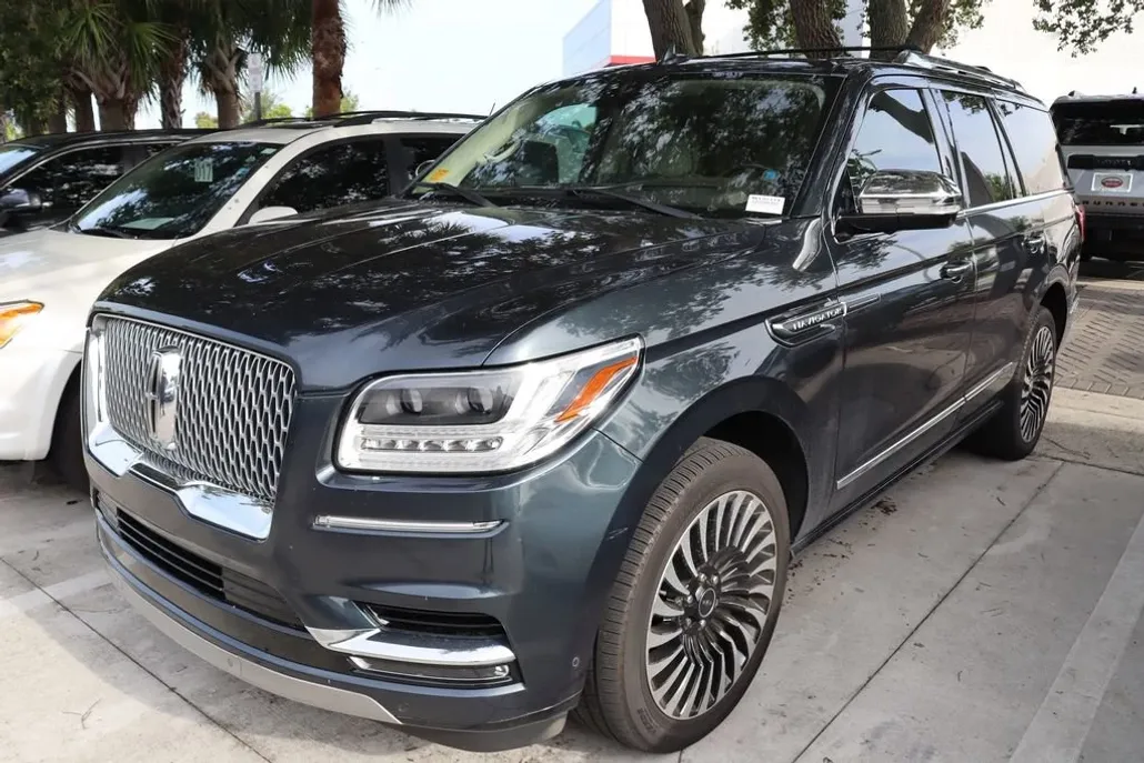 2021 Lincoln Navigator Black Label photo 1