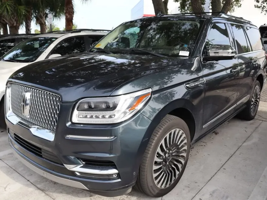 2021 Lincoln Navigator Black Label photo 1
