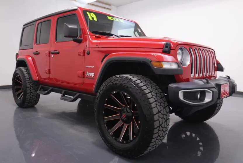 2019 Jeep Wrangler Unlimited Sahara photo 1