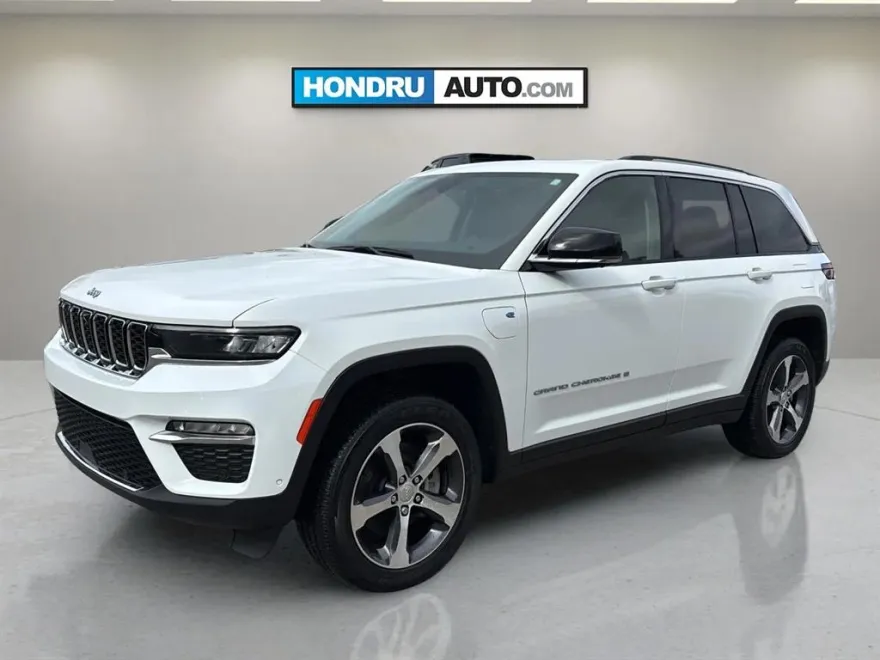 2023 Jeep Cherokee Base photo 1