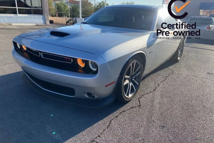 2023 Dodge Challenger R/T photo 1