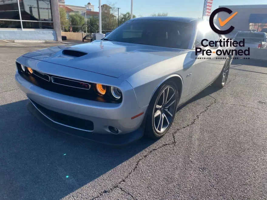 2023 Dodge Challenger R/T photo 1