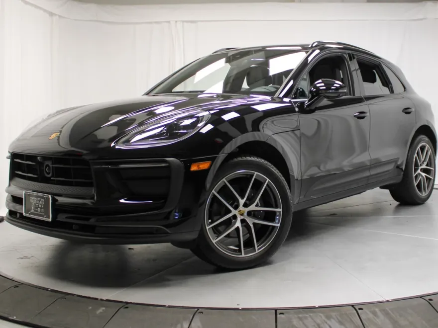 2025 Porsche Macan T photo 1