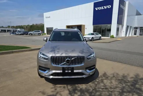2023 Volvo XC90 AWD Plus photo 3