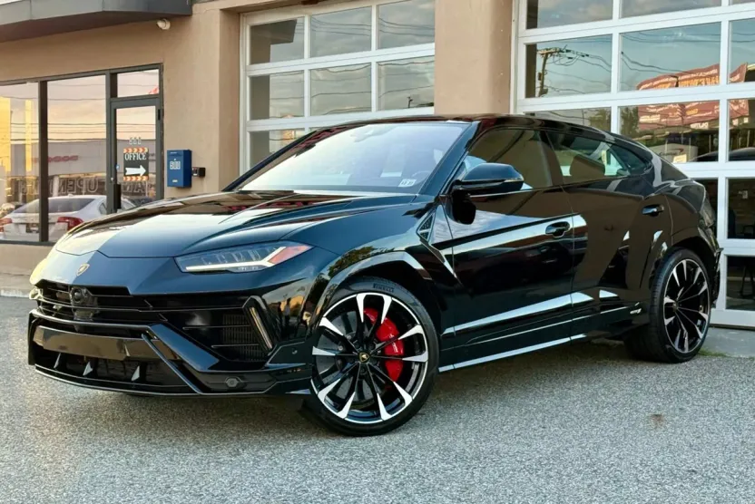 2024 Lamborghini Urus S photo 1