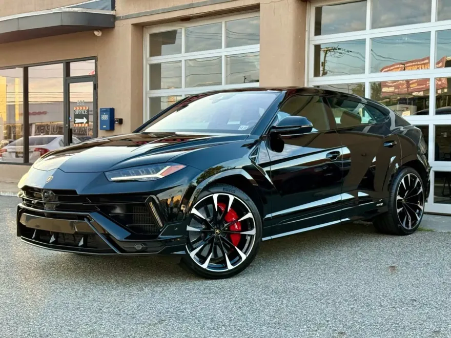 2024 Lamborghini Urus S photo 1