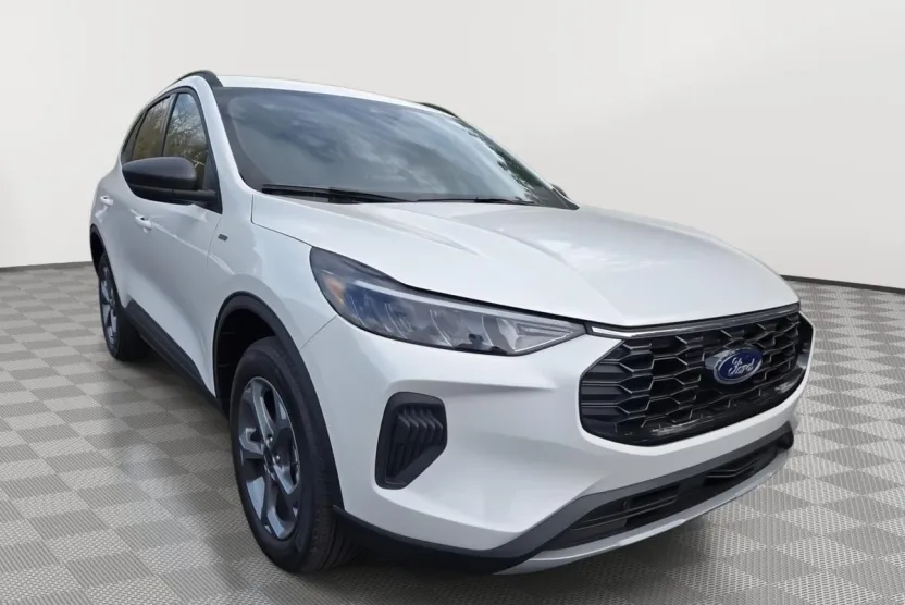 2025 Ford Escape ST-Line photo 1