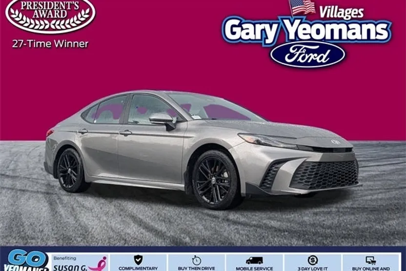 2025 Toyota Camry SE photo 1