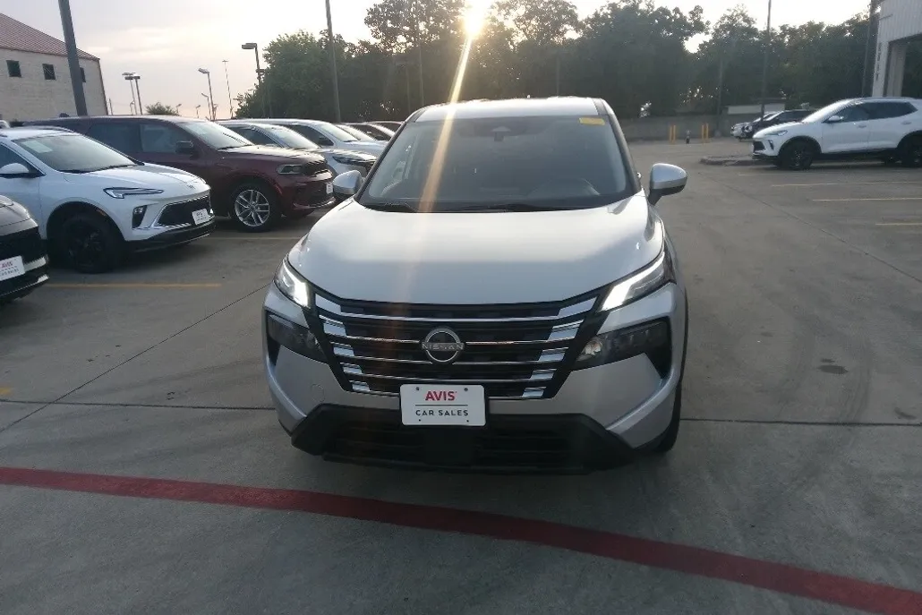 2024 Nissan Rogue SV photo 1