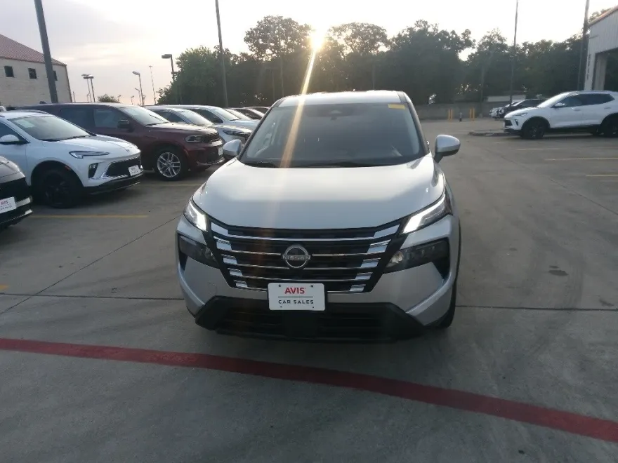 2024 Nissan Rogue SV photo 1