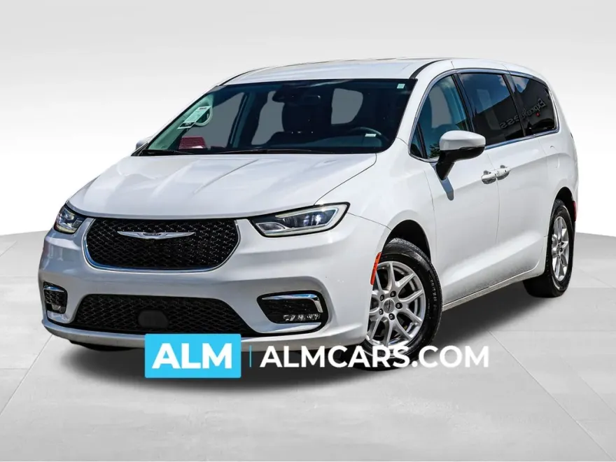 2023 Chrysler Pacifica Touring L photo 1