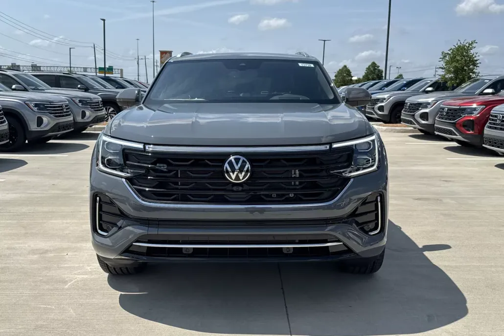 2025 Volkswagen Atlas Cross Sport SEL Premium R-Line photo 1