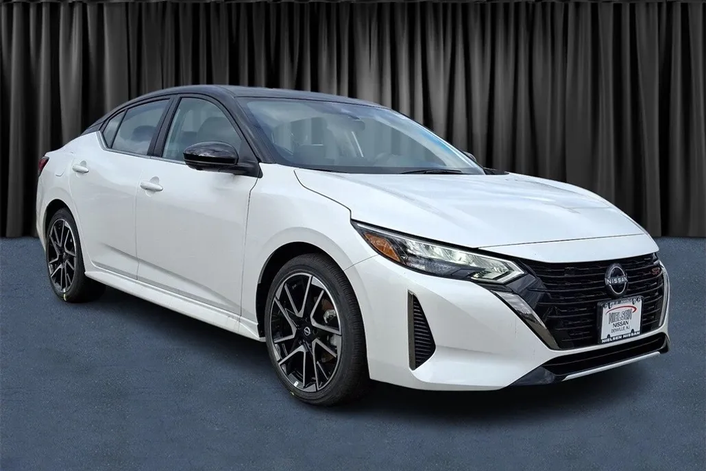 2025 Nissan Sentra SR photo 1