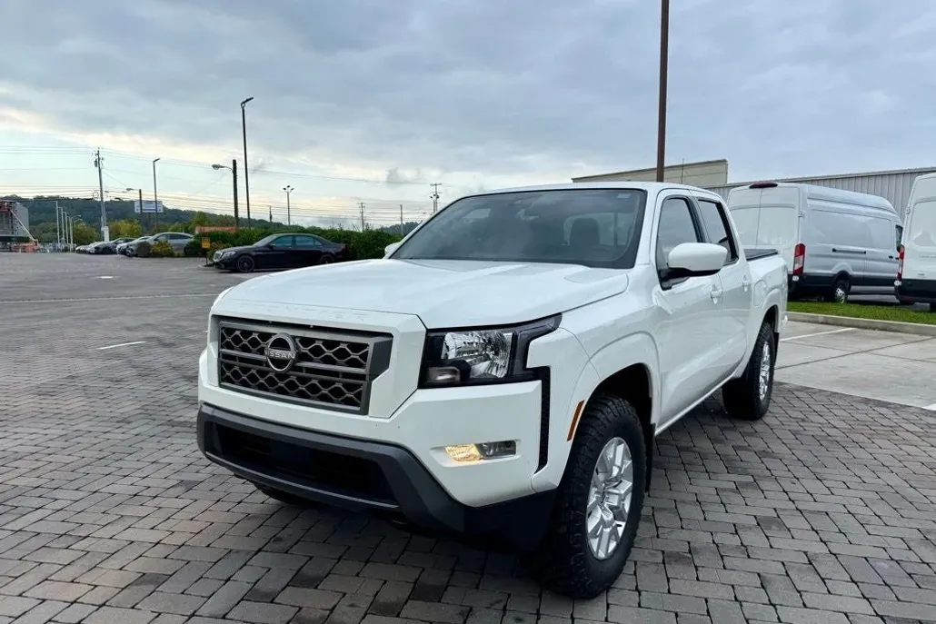 2022 Nissan Frontier SV photo 1
