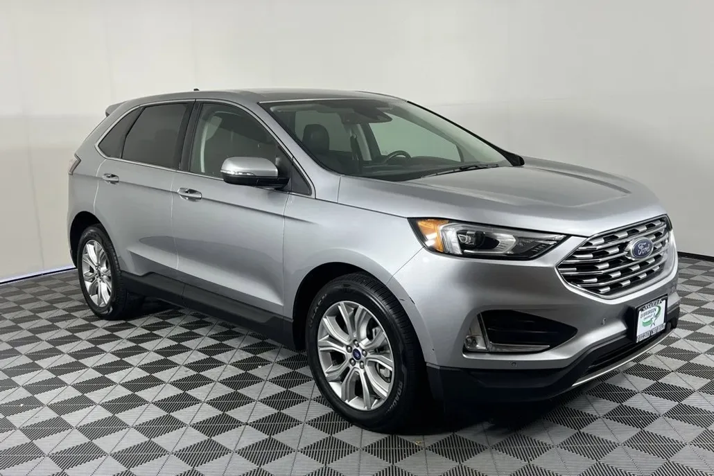 2022 Ford Edge Titanium photo 1