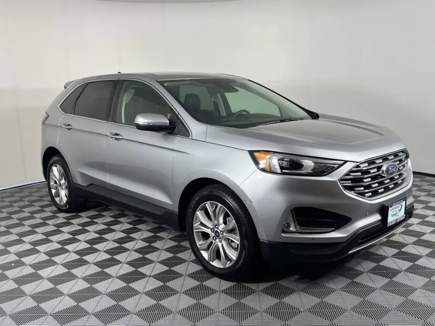 2022 Ford Edge Titanium photo 1