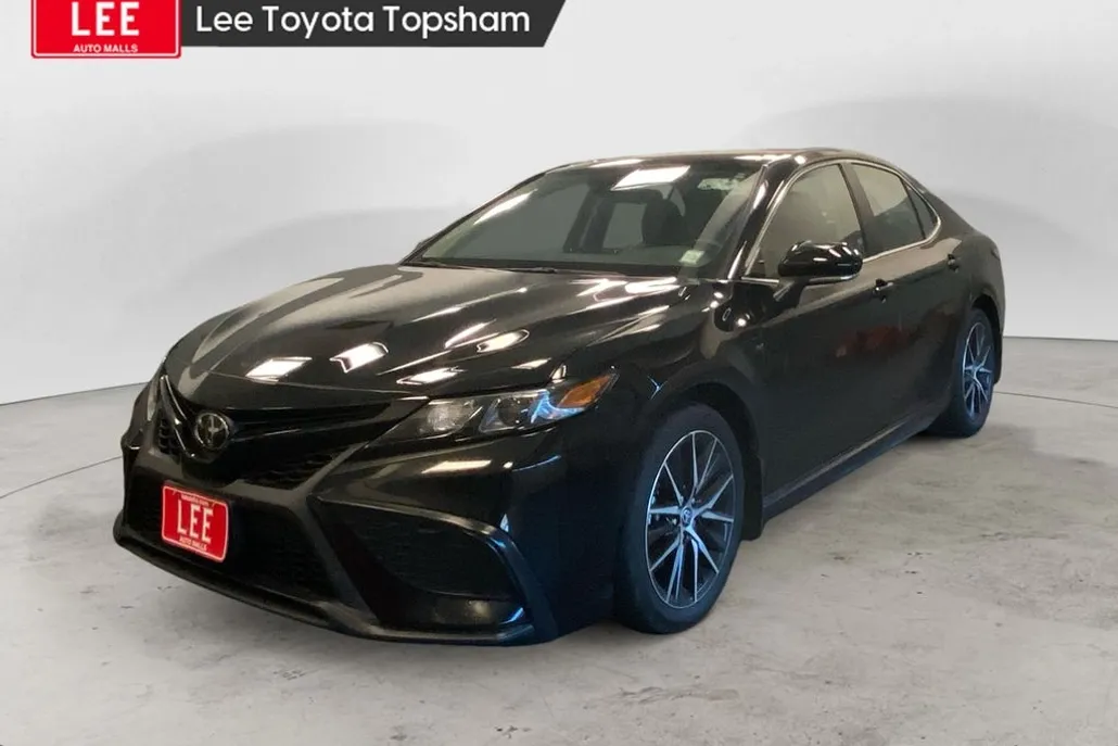 2024 Toyota Camry SE photo 1