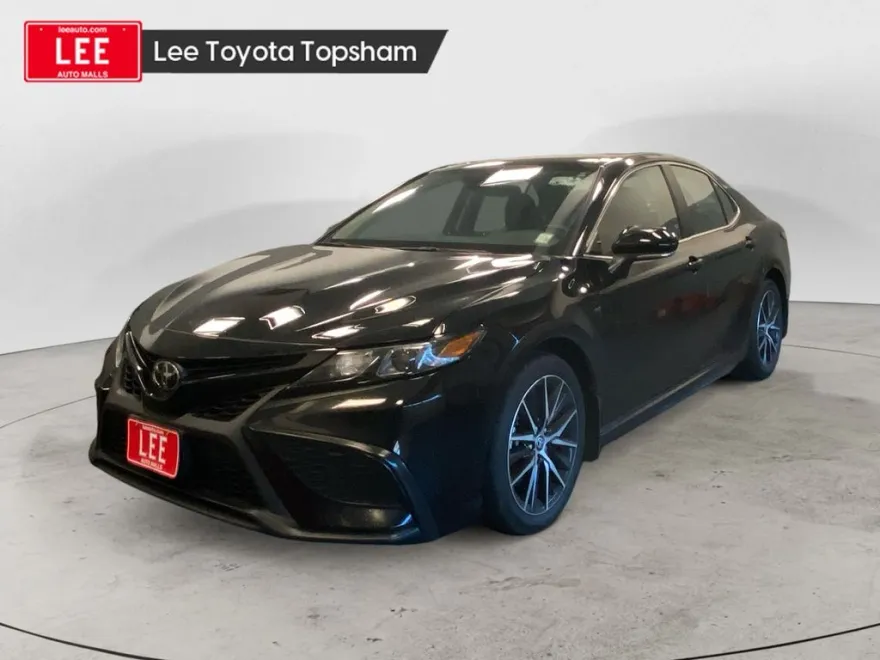 2024 Toyota Camry SE photo 1