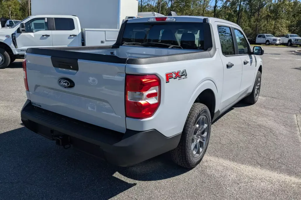 2025 Ford Maverick XLT photo 1