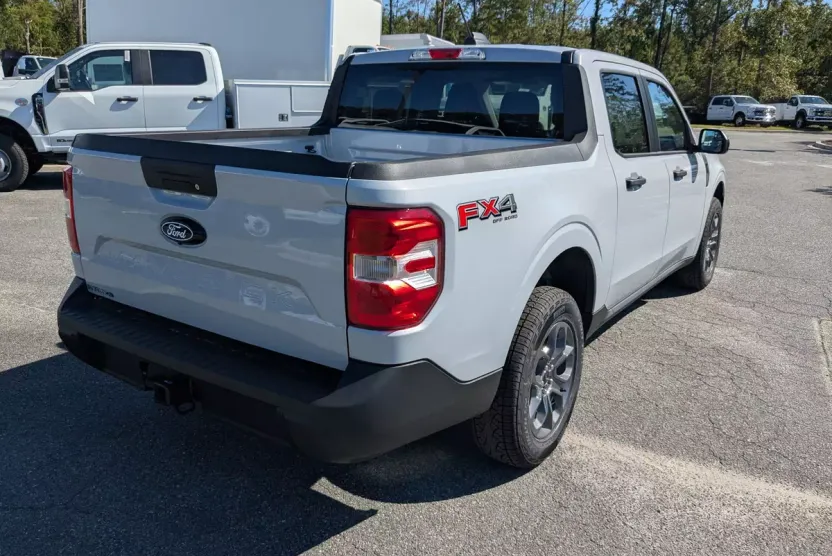 2025 Ford Maverick XLT photo 1
