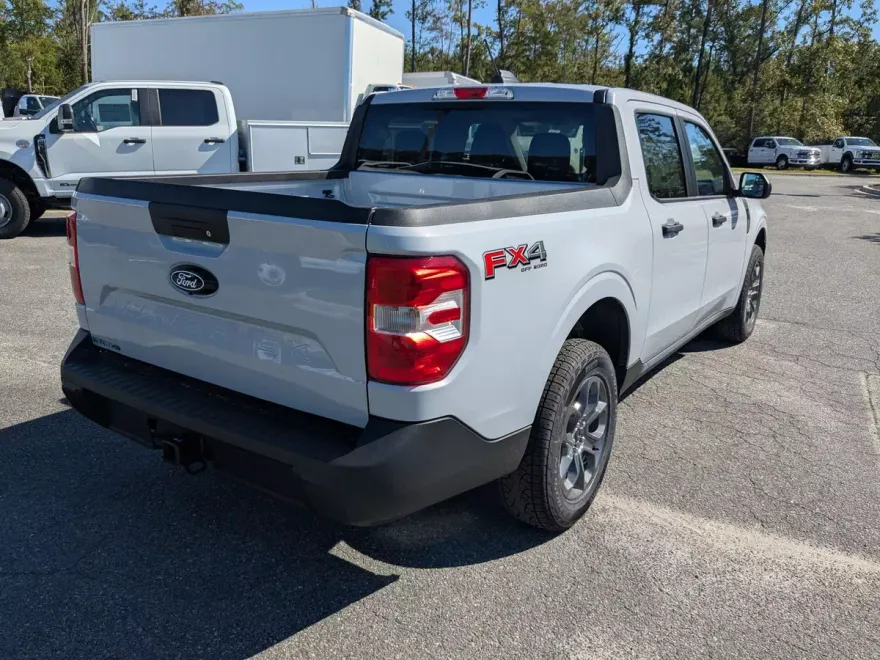 2025 Ford Maverick XLT photo 1