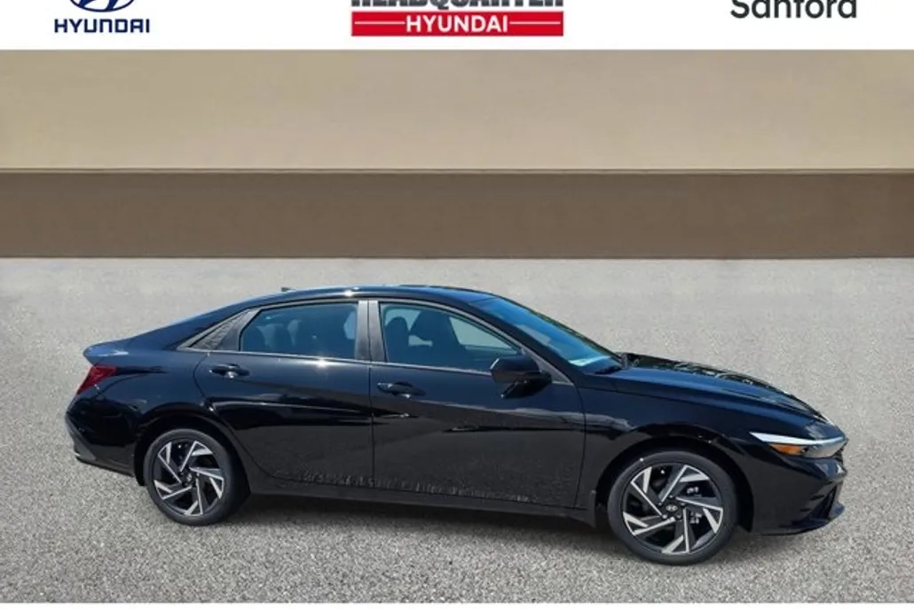2025 Hyundai Elantra SEL Sport photo 1