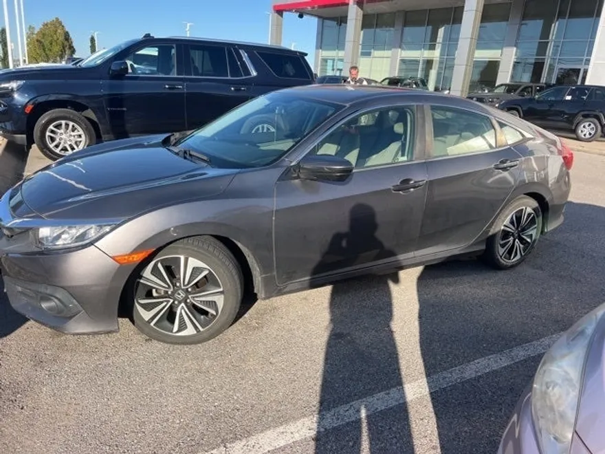 2018 Honda Civic EX-T photo 1