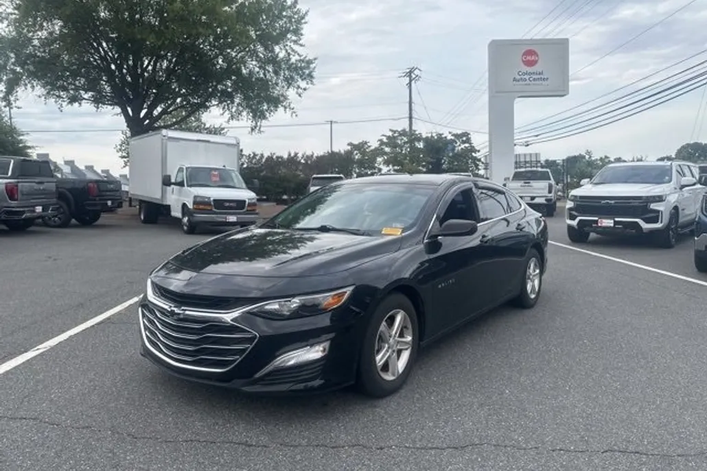 2022 Chevrolet Malibu LS photo 1