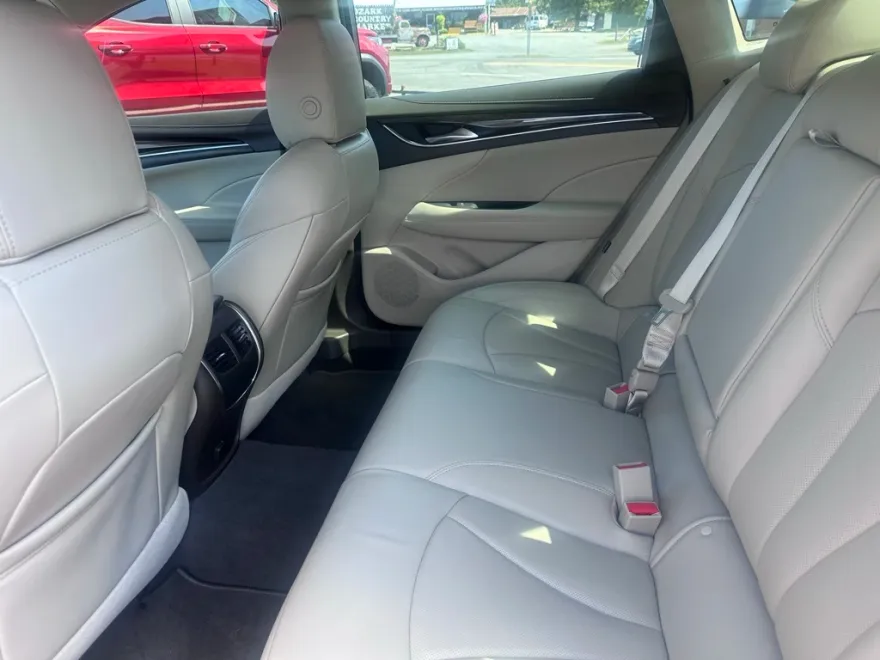 2019 Buick LaCrosse Essence photo 1