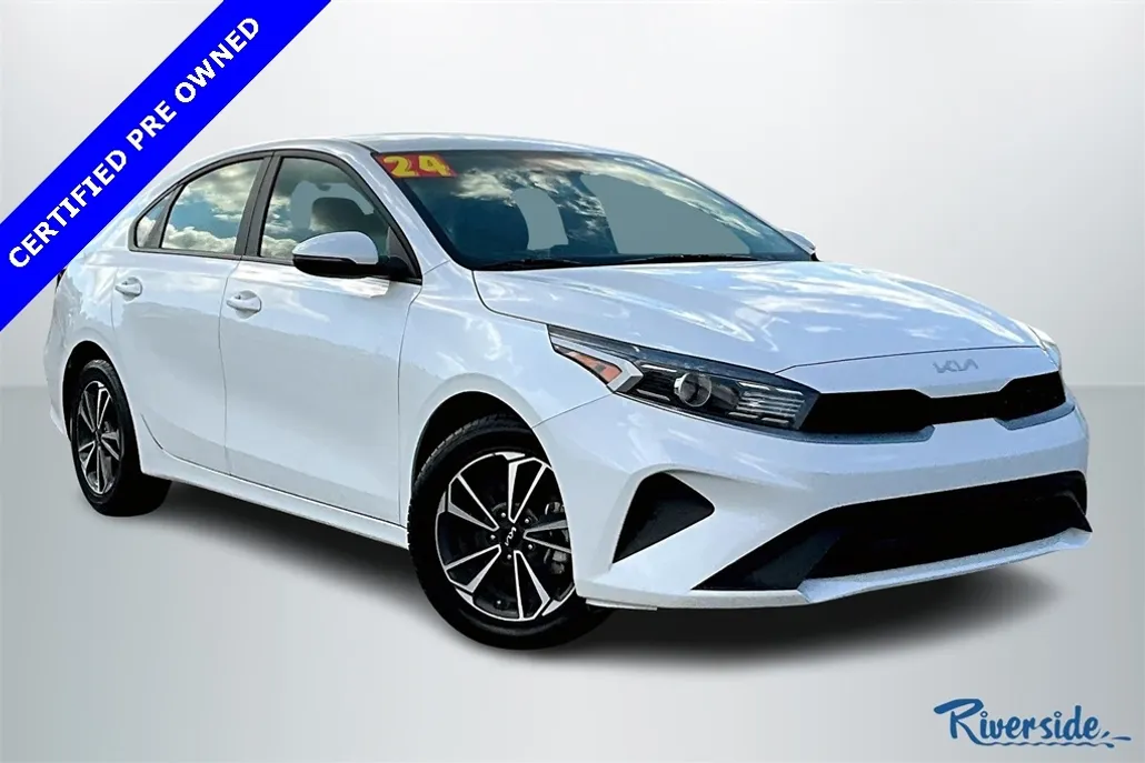2024 Kia Forte LXS photo 1