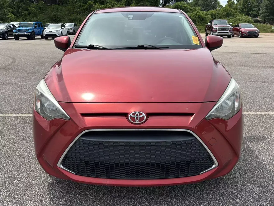 2019 Toyota Yaris L photo 1