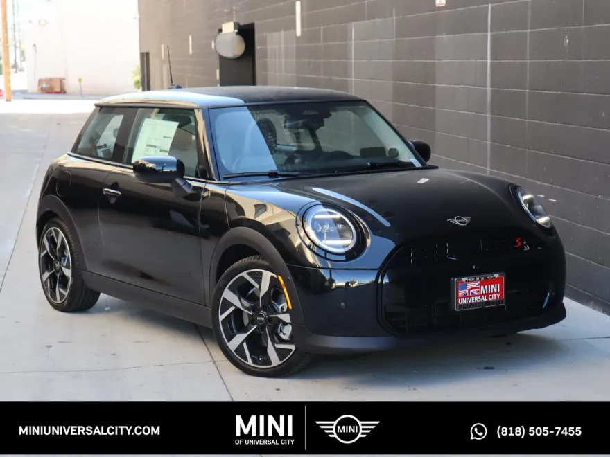 2025 Mini Cooper Hardtop 4 Door Signature photo 1