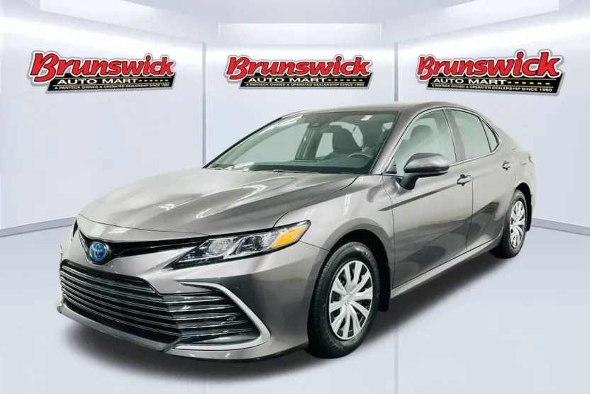 2024 Toyota Camry Hybrid LE photo 1