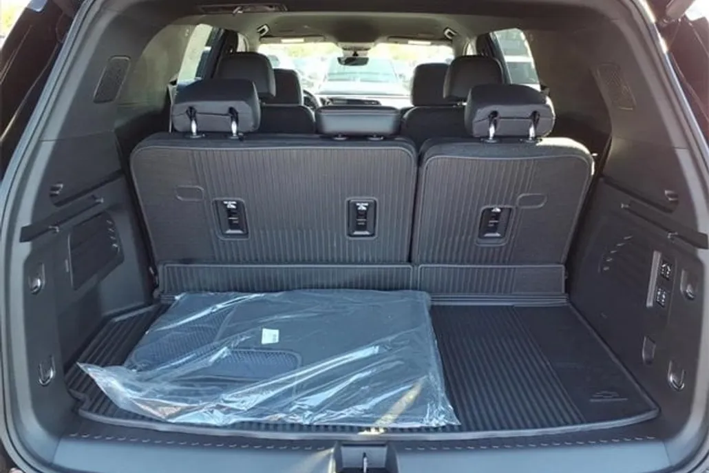 2026 Chevrolet Traverse High Country photo 1
