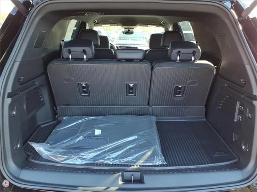 2026 Chevrolet Traverse High Country photo 1