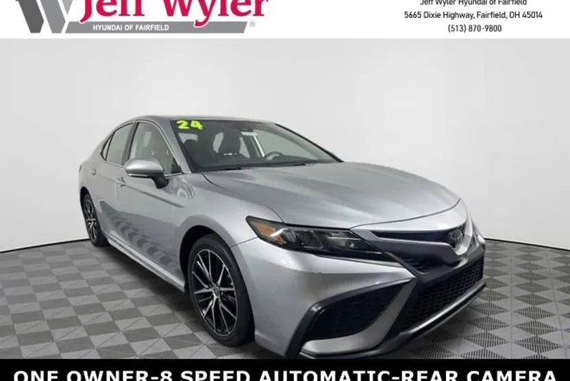 2024 Toyota Camry SE photo 1