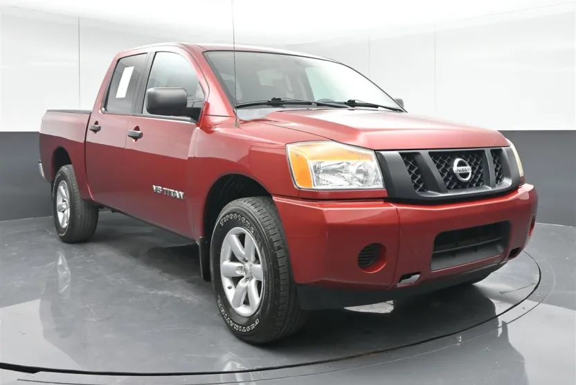 2015 Nissan Titan SL Crew Cab photo 1