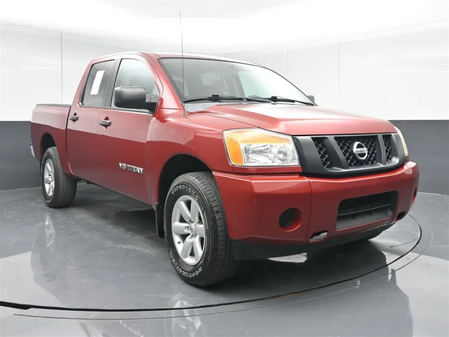 2015 Nissan Titan SL Crew Cab photo 1