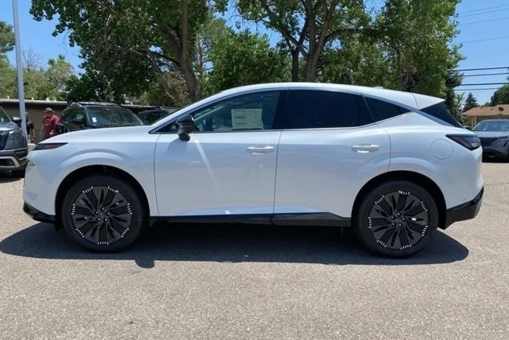 2025 Nissan Murano Platinum photo 1