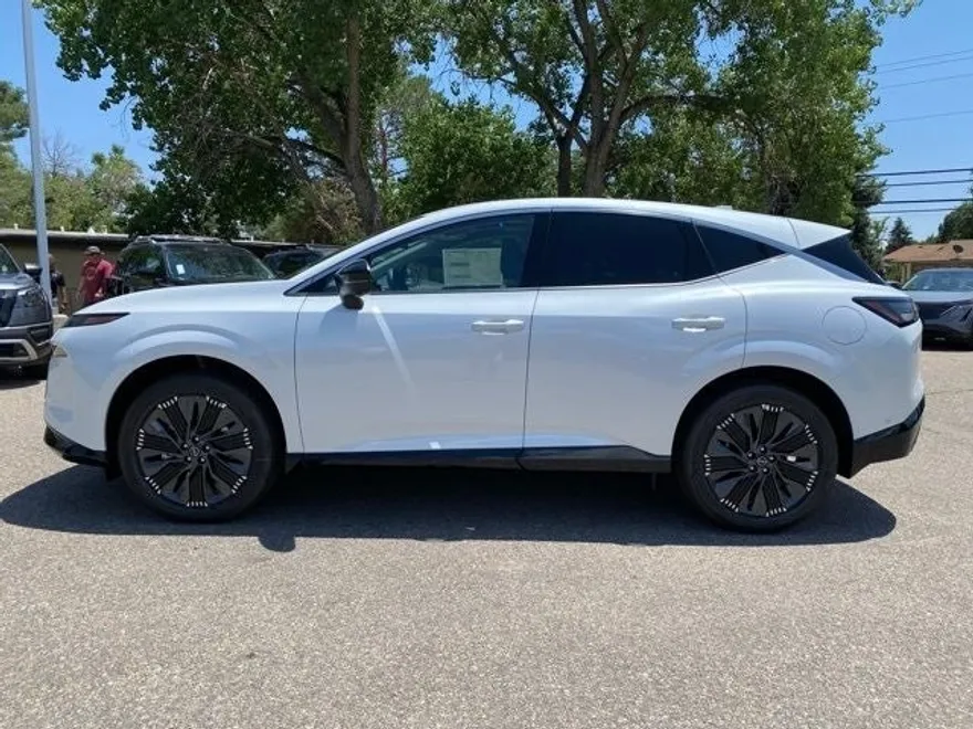 2025 Nissan Murano Platinum photo 1