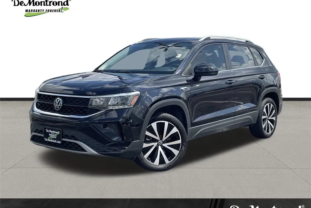 2023 Volkswagen Taos SE photo 1