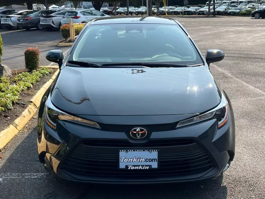 2023 Toyota Corolla LE photo 1