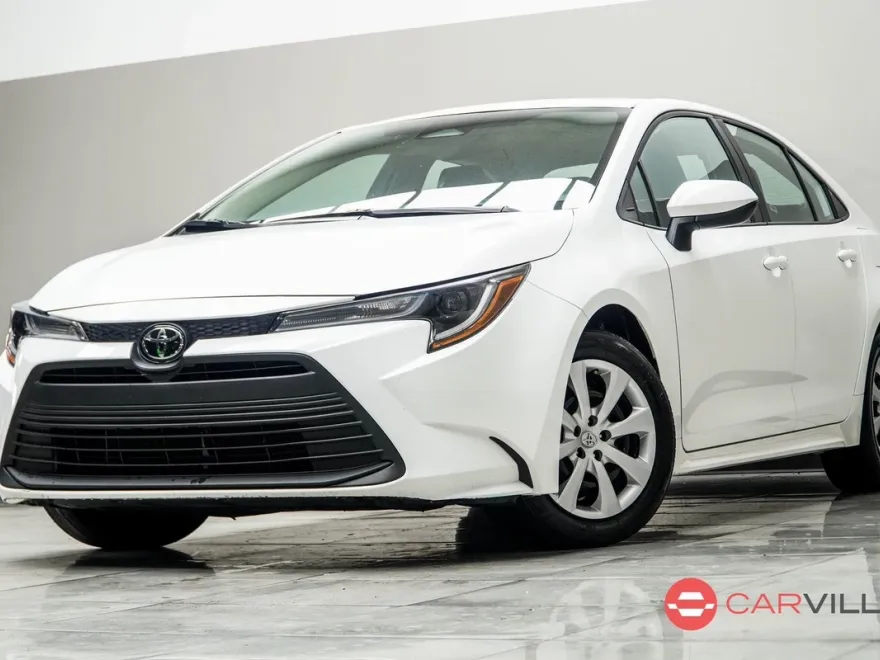 2024 Toyota Corolla LE photo 1