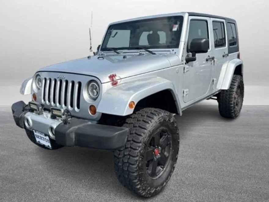 2010 Jeep Wrangler Unlimited Sahara photo 1