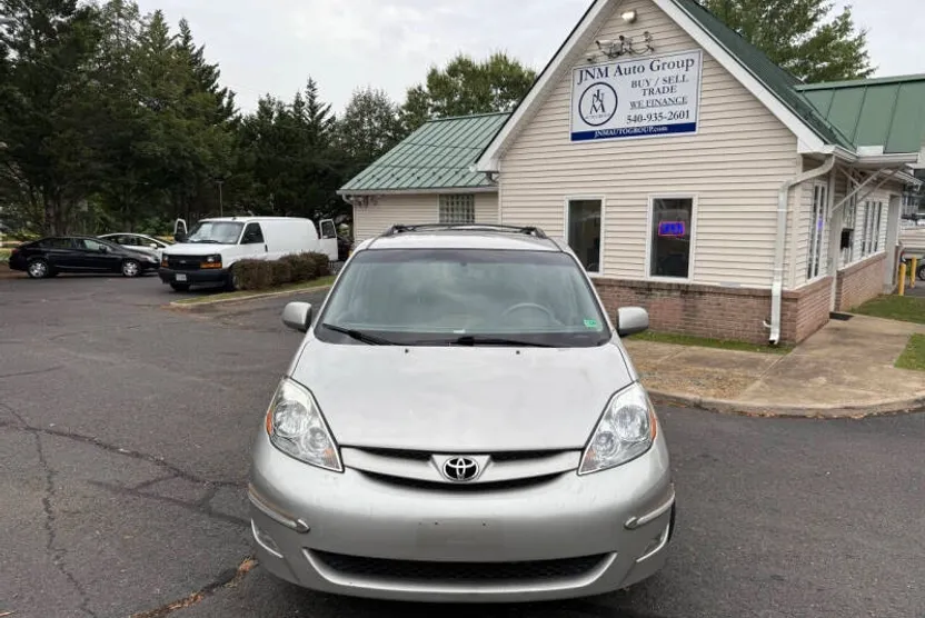 2006 Toyota Sienna XLE photo 1
