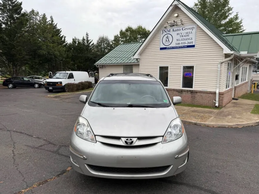 2006 Toyota Sienna XLE photo 1