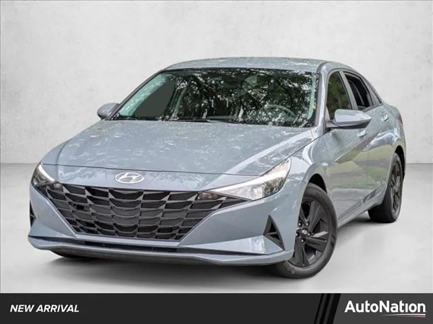 2023 Hyundai Elantra SEL photo 1