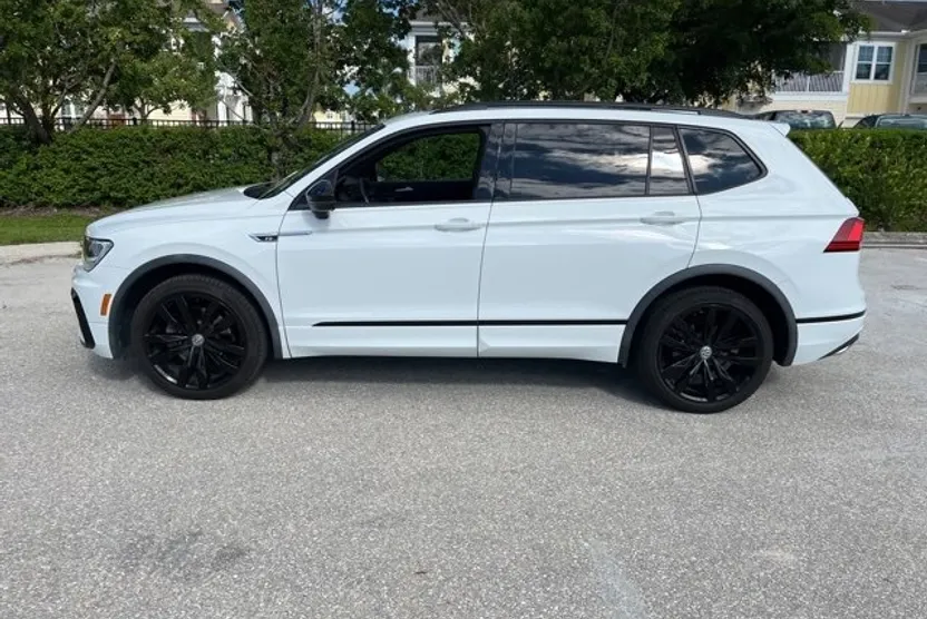 2020 Volkswagen Tiguan SE photo 1