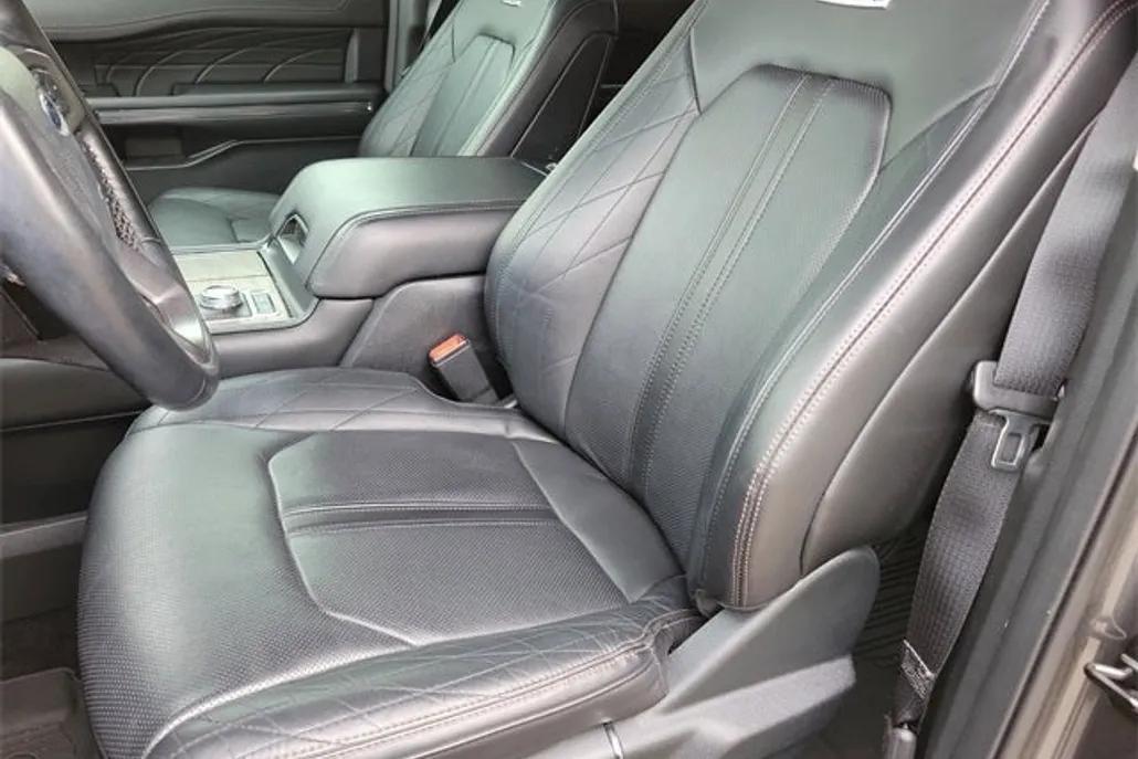 2021 Ford Expedition MAX Platinum photo 1